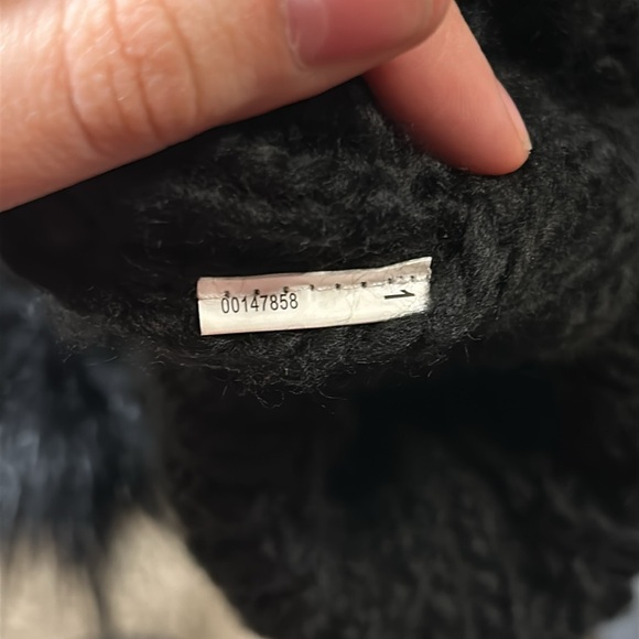 FOREVER 21 NWOT Black Cable Knit Pom Pom Beanie - Picture 6 of 7